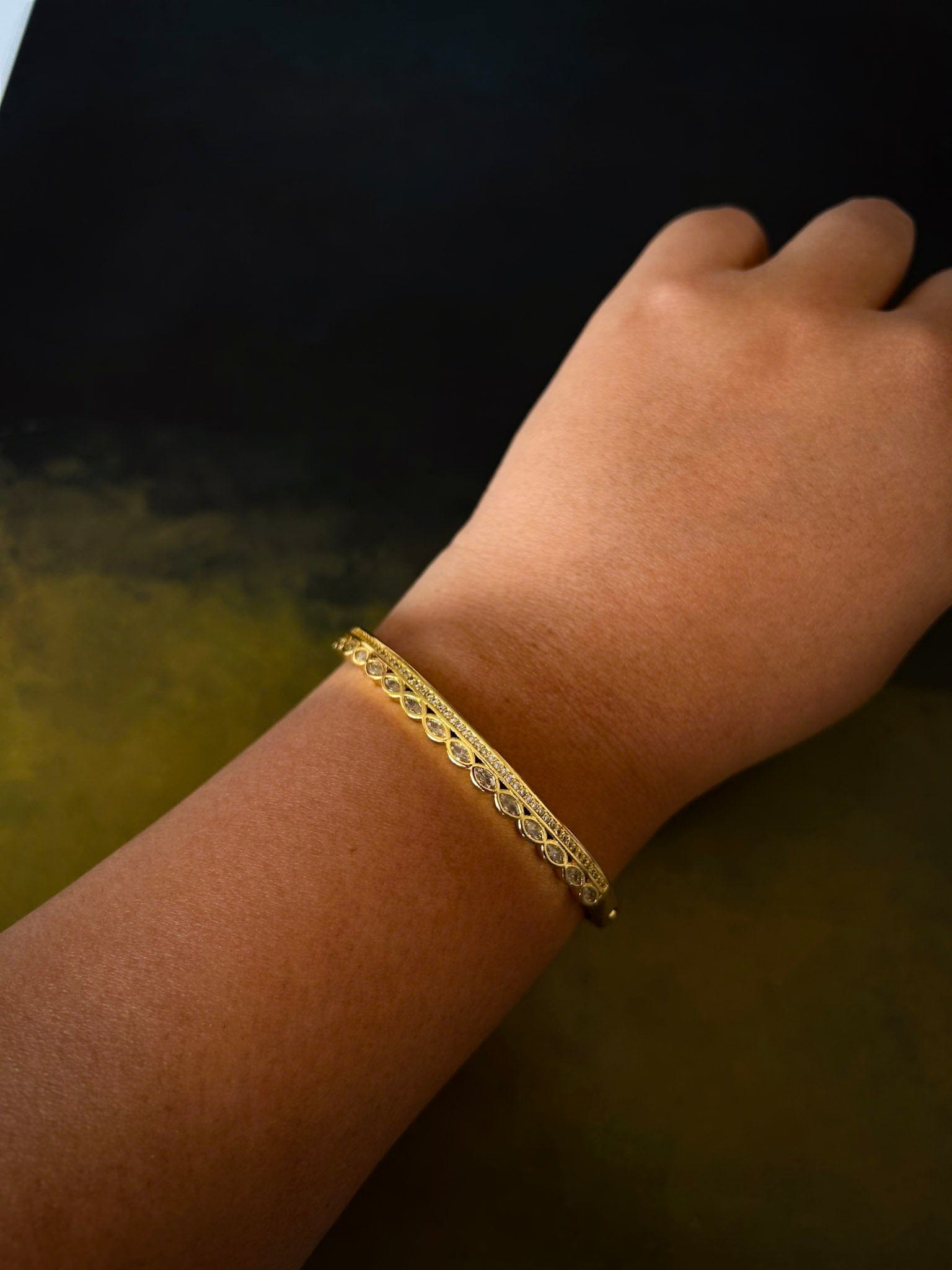 Rekhhta Essentials Cuff Glimmer Luxe Bangle