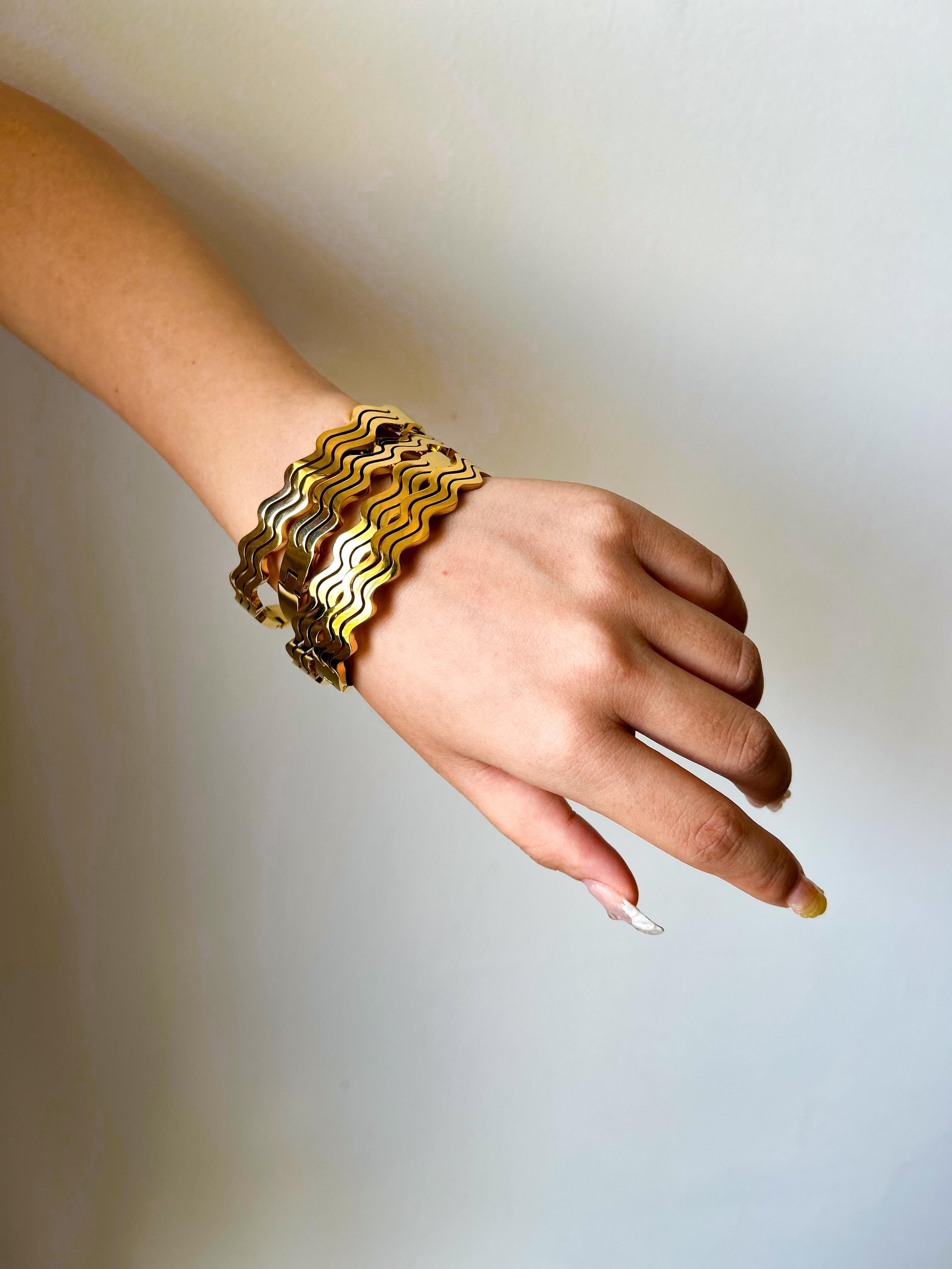 Rekhhta Essentials Cuff Waves of Gold Freesize Bangles