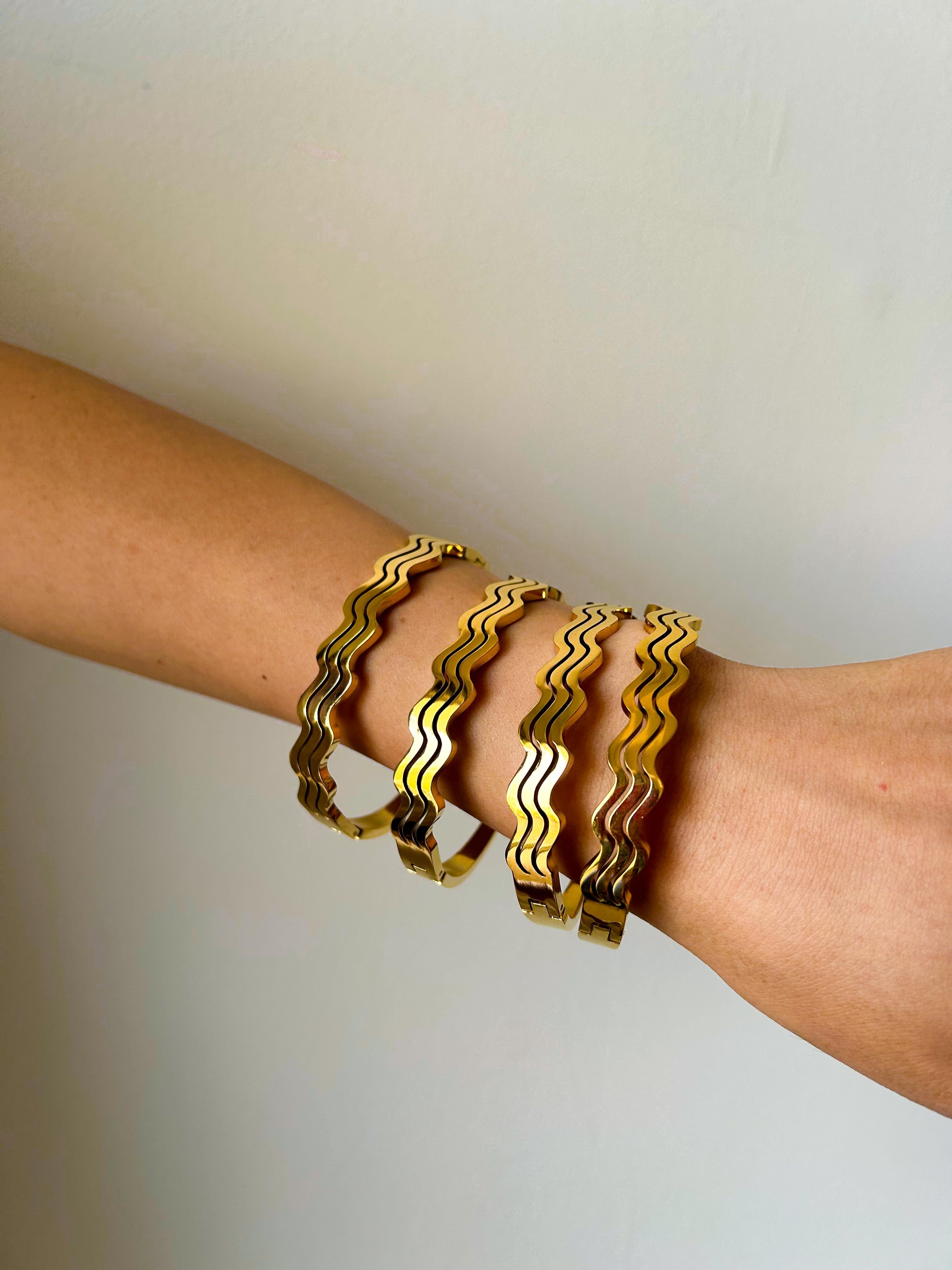 Rekhhta Essentials Cuff Waves of Gold Freesize Bangles