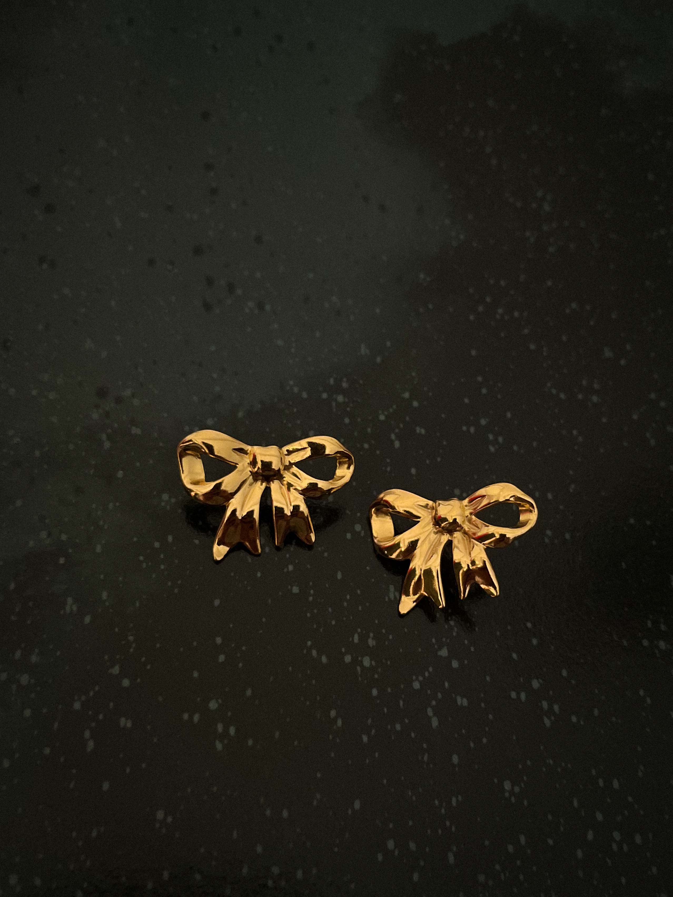 Rekhhta Essentials Earrings Golden Bow Studs Earrings